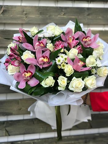 Букет цветов из: Розы и Хризантемы в Аллерое