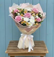 Букет цветов из:  Гвоздики, Орхидеи и Розы в Аллерое