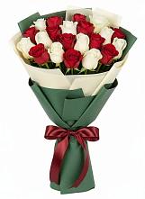 Букет Микс из красных и белых роз в Аллерое