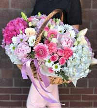 Цветочная композиция из Розы, Хризантемы, Пионы и Лизиантусы в корзине #REPLACE_PRED# Аллерое