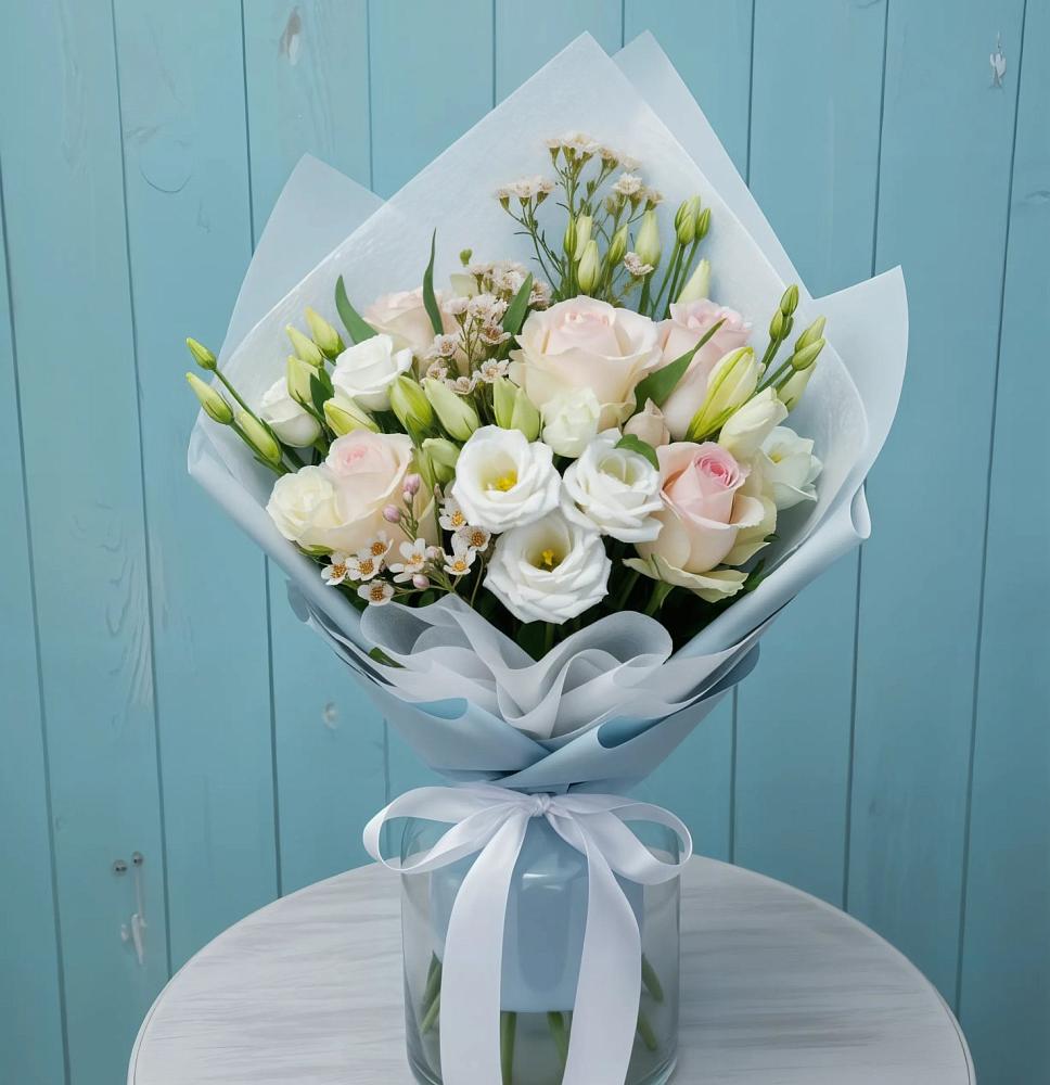 Букет цветов из: Розы и Лизиантусы в Аллерое