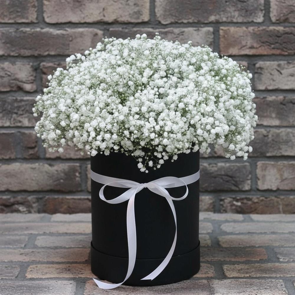 Цветочная композиция из Гипсофила в шляпной коробке в Аллерое