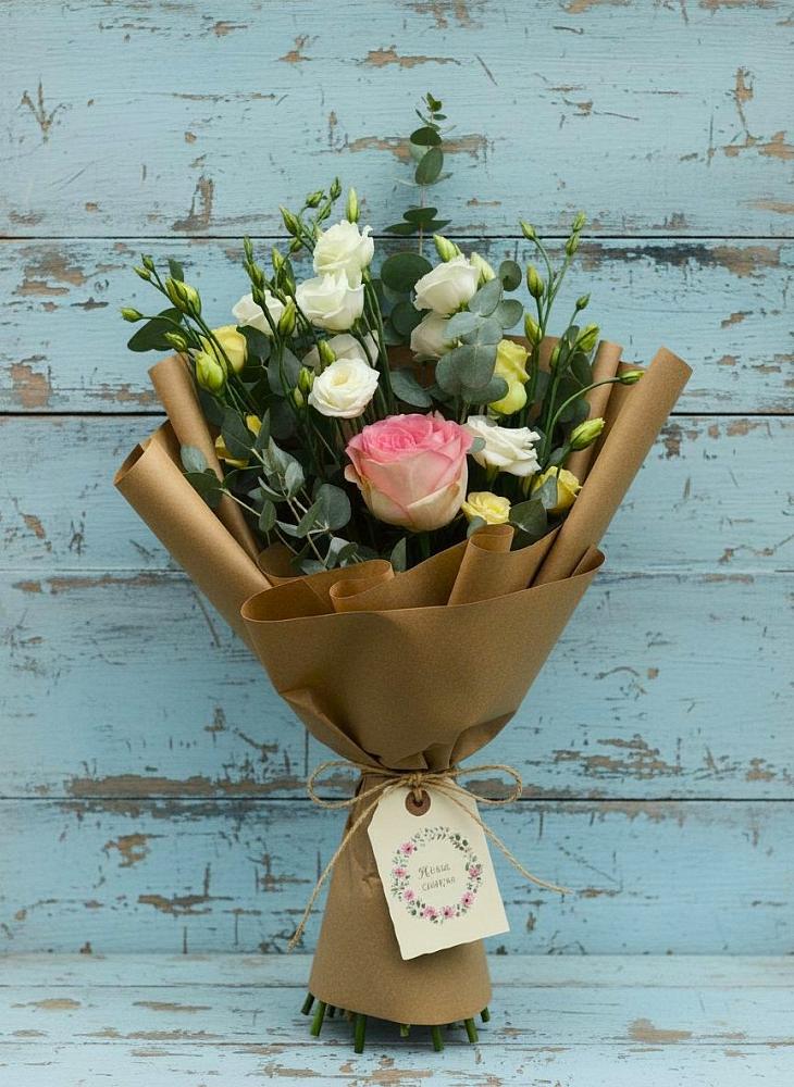 Букет цветов из: Розы и Лизиантусы в Аллерое