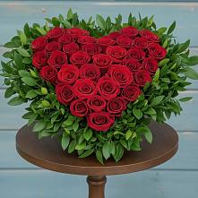 Цветочная композиция из Розы в виде сердца #REPLACE_PRED# Аллерое