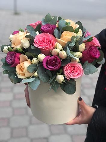 Цветочная композиция из Розы в шляпной коробке в Аллерое