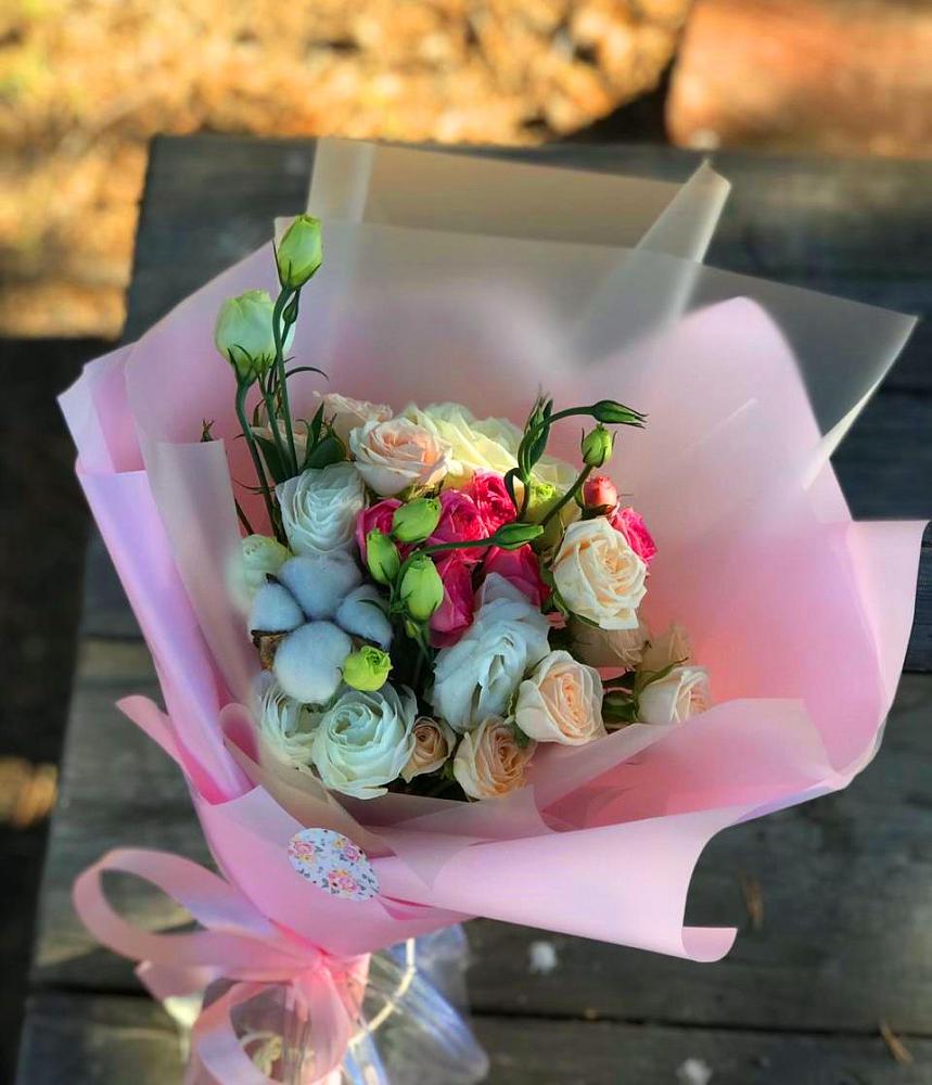 Букет цветов из: Розы и Лизиантусы в Аллерое