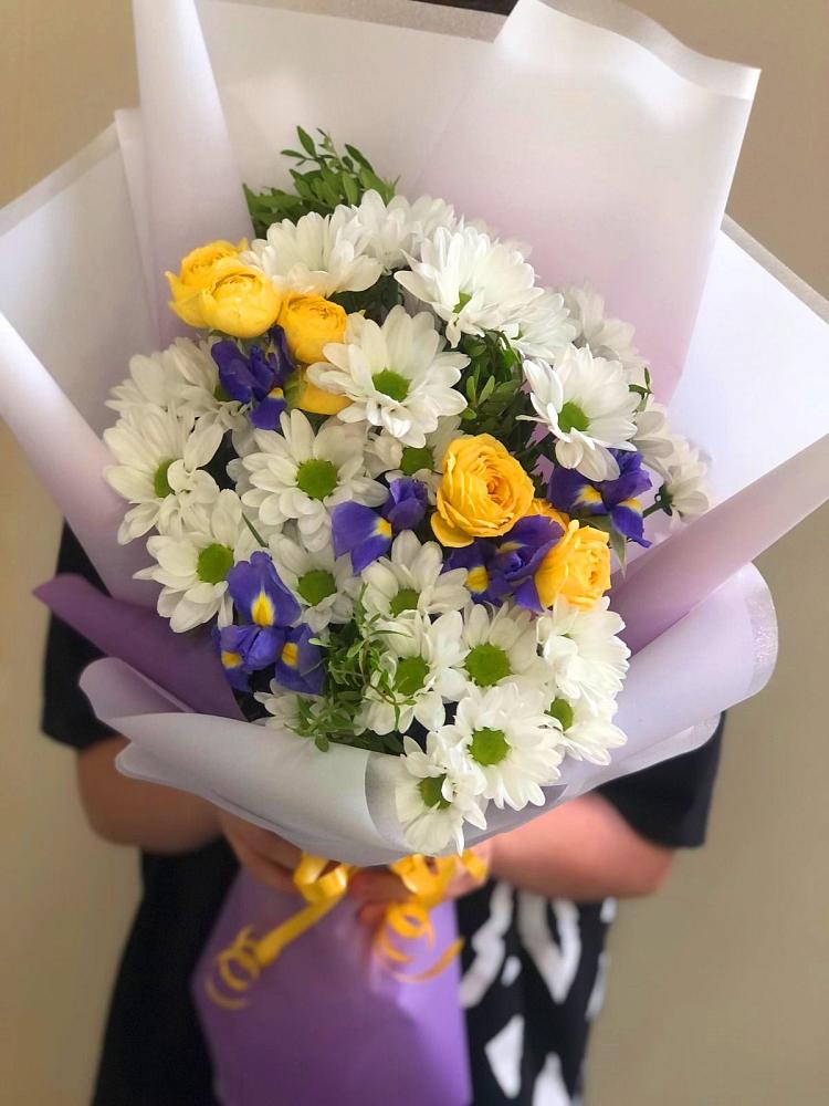 Букет цветов из: Ирисы, Хризантемы и Розы в Аллерое