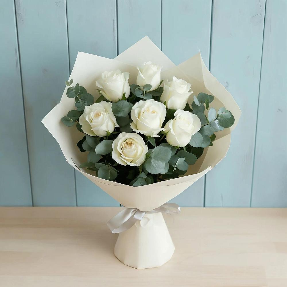 Букет Белые розы в Эвкалипте в Аллерое