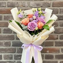Букет цветов из:  Лизиантусы и Розы в Аллерое