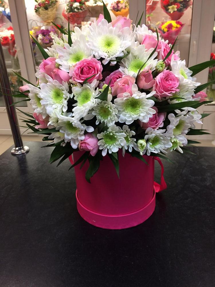 Цветочная композиция из Розы и Хризантемы в шляпной коробке в Аллерое