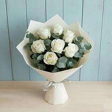 Букет Белые розы в Эвкалипте в Аллерое