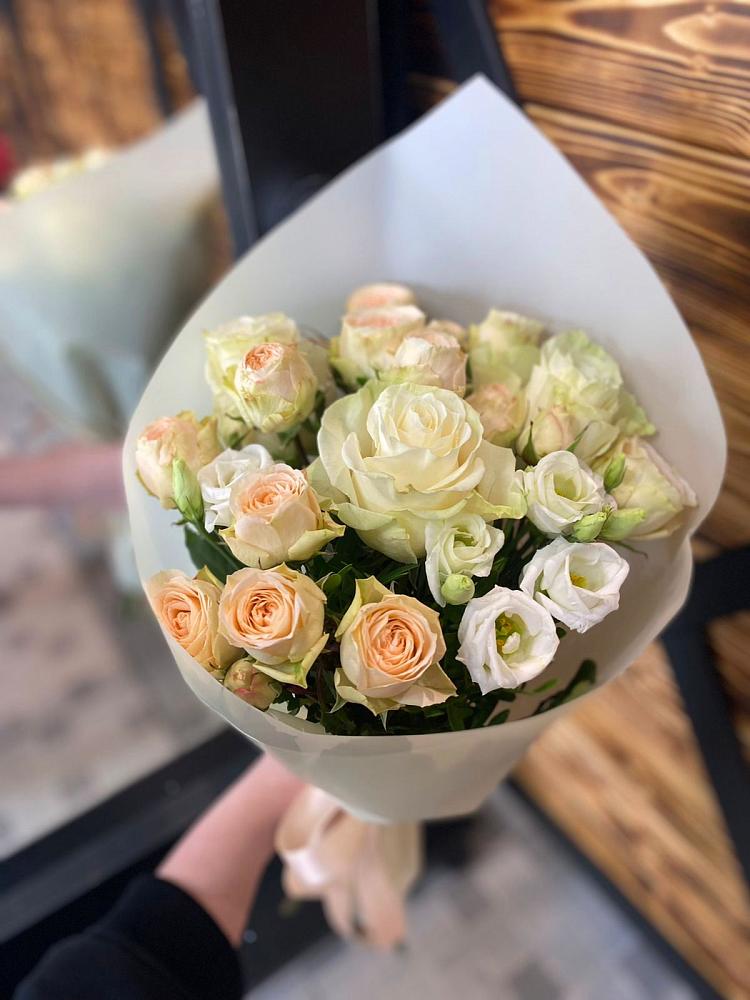 Букет цветов из: Розы и Лизиантусы в Аллерое