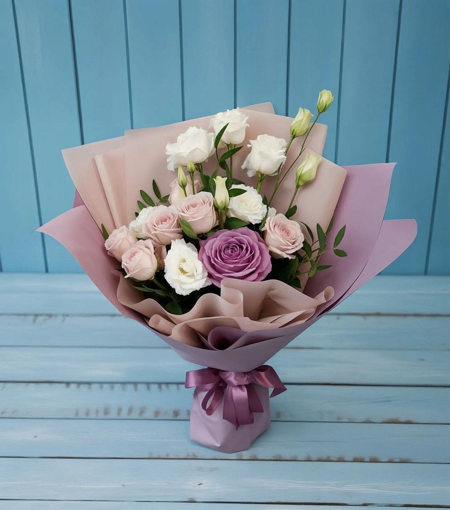 Букет цветов из: Розы и Лизиантусы в Аллерое